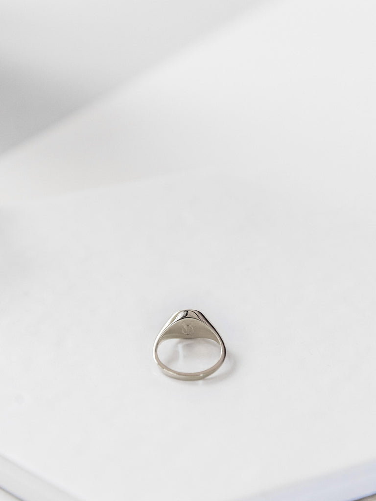 STUDIYO Jewelry Ring Sterling Silver / Classic / 4 Petite Signet Ring | Dainty Circle Signet Ring